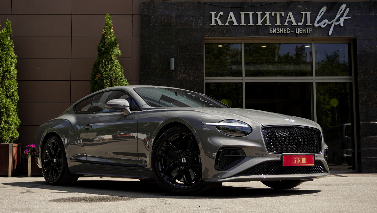 Скульптурные формы кузова и выразительная решётка радиатора