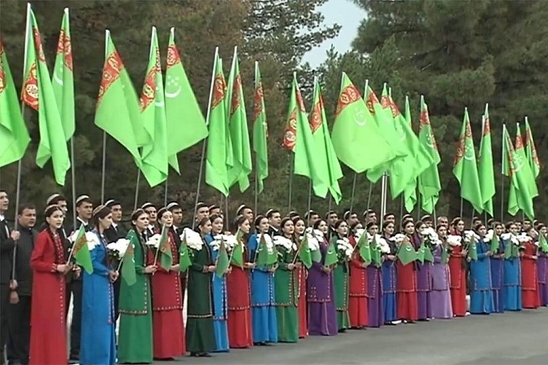 Туркменские студенты на одном из массовых мероприятий. Фото с сайта hronikatm.com