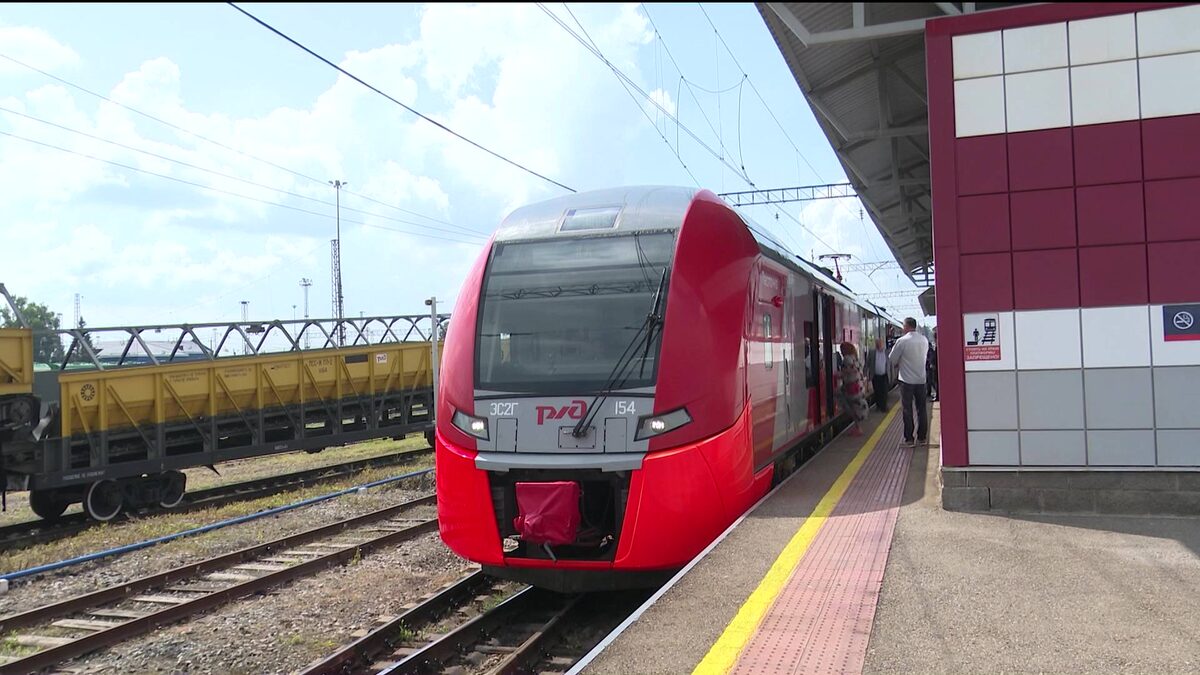    В столице Башкортостана запустили первый межрегиональный поезд «Ласточка» по маршруту Уфа-Челябинск