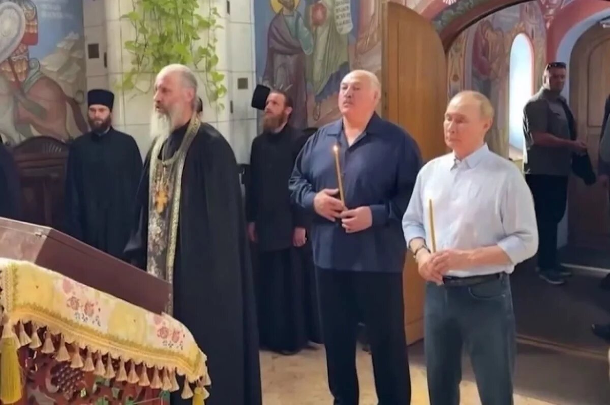    Путин и Лукашенко совершили молебен у иконы, защищавшей Русь от поляков