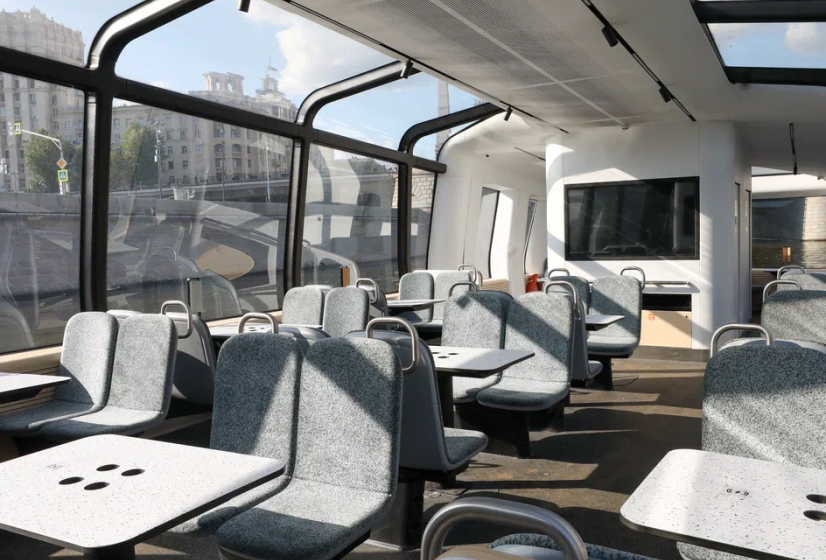 Комфортный салон речного трамвая