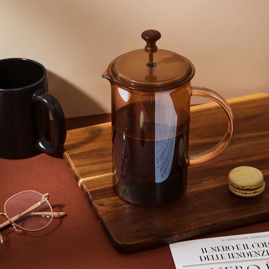 Френч-прессы бренда не ржавеют и не впитывают запахи — ароматы напитков не будут смешиваться, даже если завариваете разные по несколько раз за день. На фото — модель Комус Гоуджекит