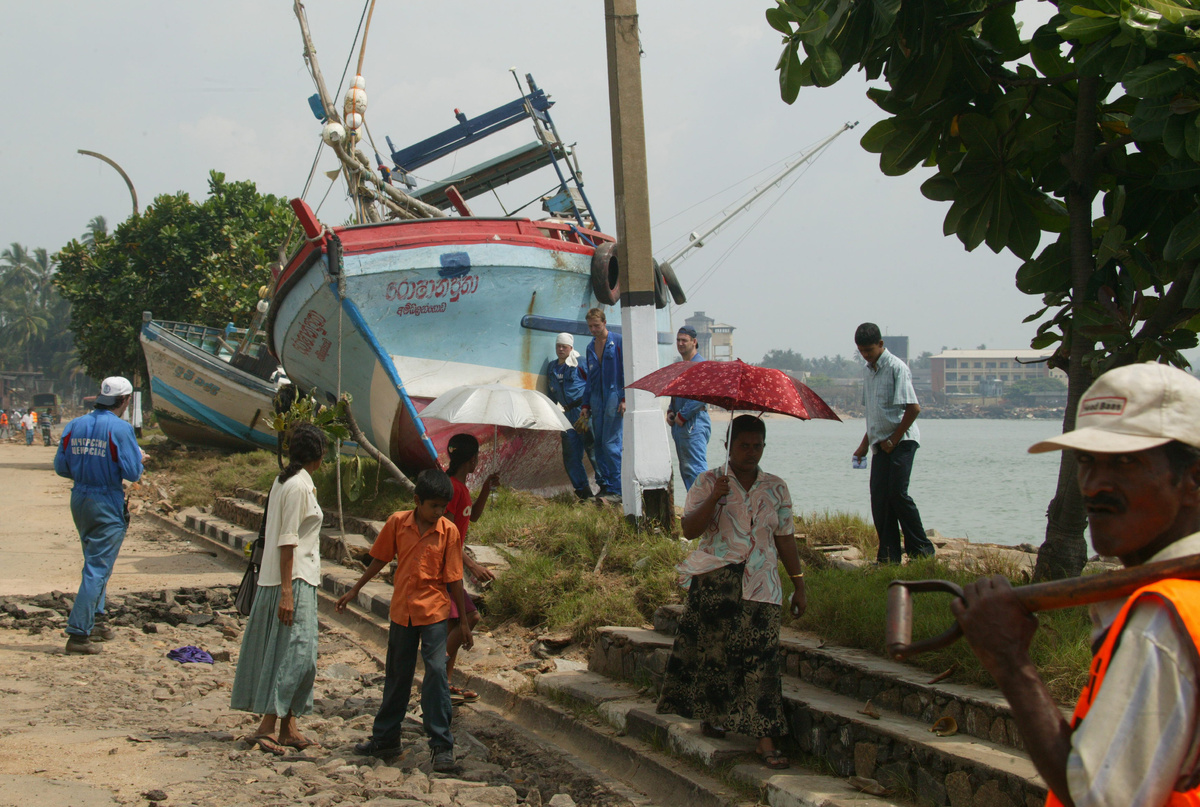 Катастрофа в Индийском океане, произошедшая более 15 лет назад, затронула территорию 18 стран. Столь же беспрецедентной по своим масштабам была и международная спасательная операция, в которой Россия приняла активнейшее участие.
