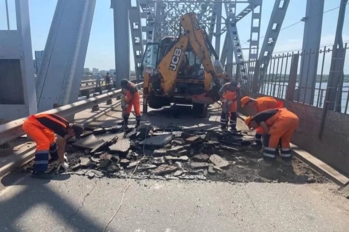   В Астрахани стартовал ремонт проезжей части на Старом мосту через Волгу