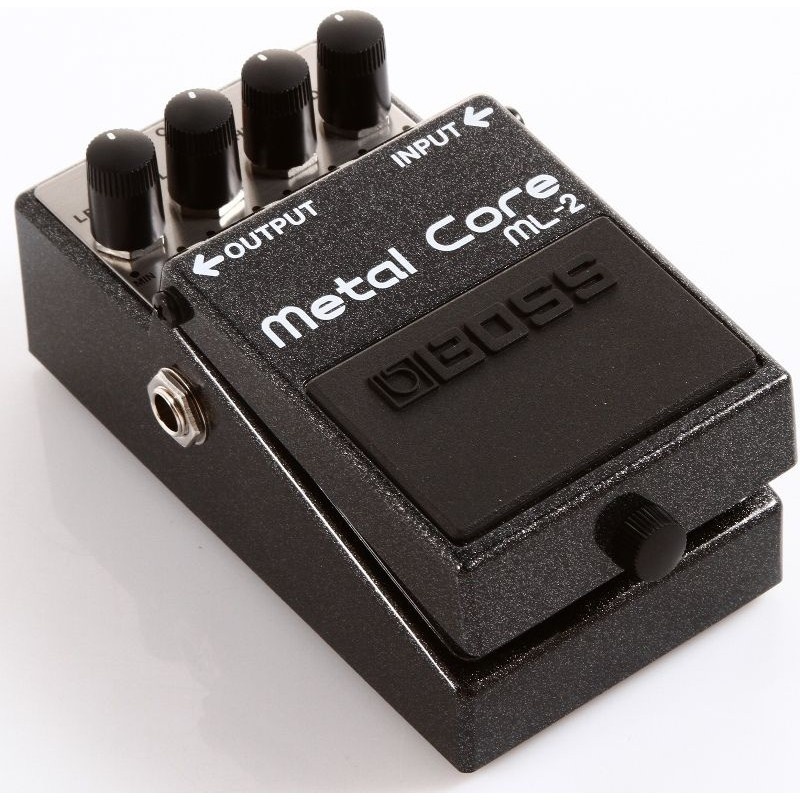 Брутальный, черный цвет и зловещее название как бэ намекают нам на то, что педаль совсем не для блюза.