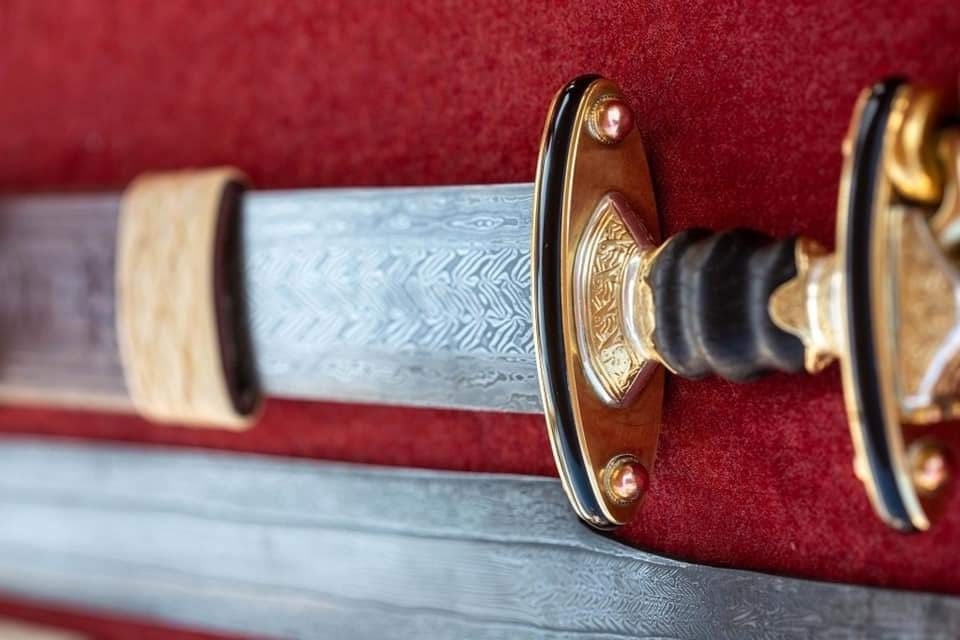 Дом меча и его житель.