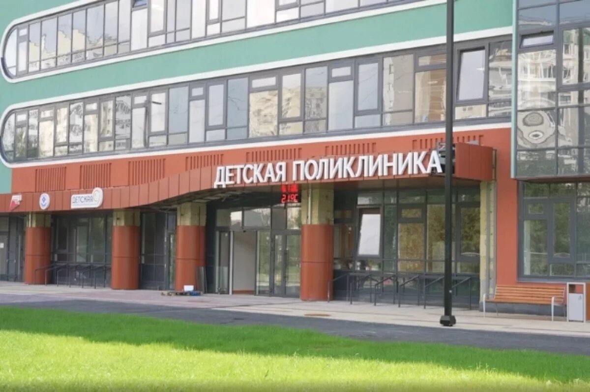    В Екатеринбурге художники расписали стены новой детской поликлиники №9