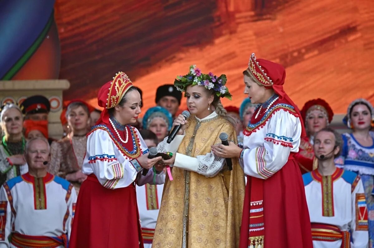    Фестиваль «Русское поле» — крупнейшее фольклорное мероприятие. Его цель — сохранение и передача всем поколениям истинной истории и культуры.