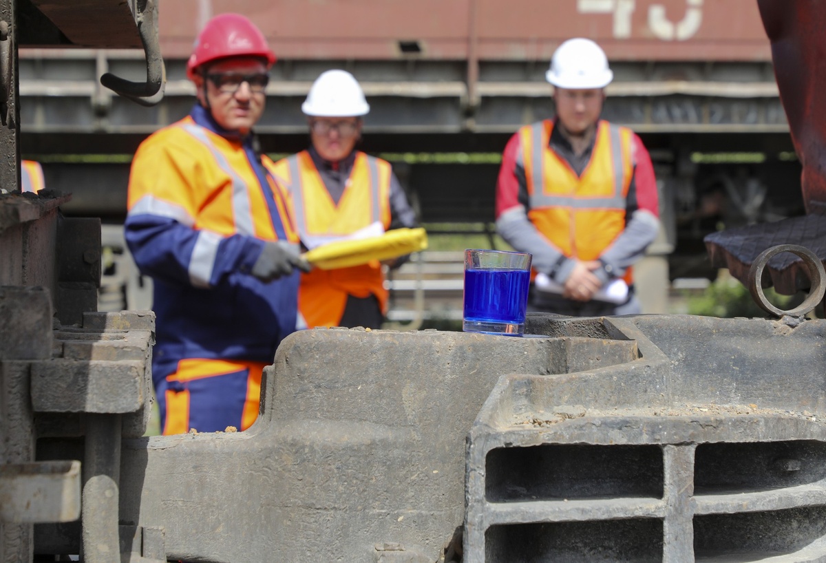 Аккуратность сцепки проверяли при помощи… стакана