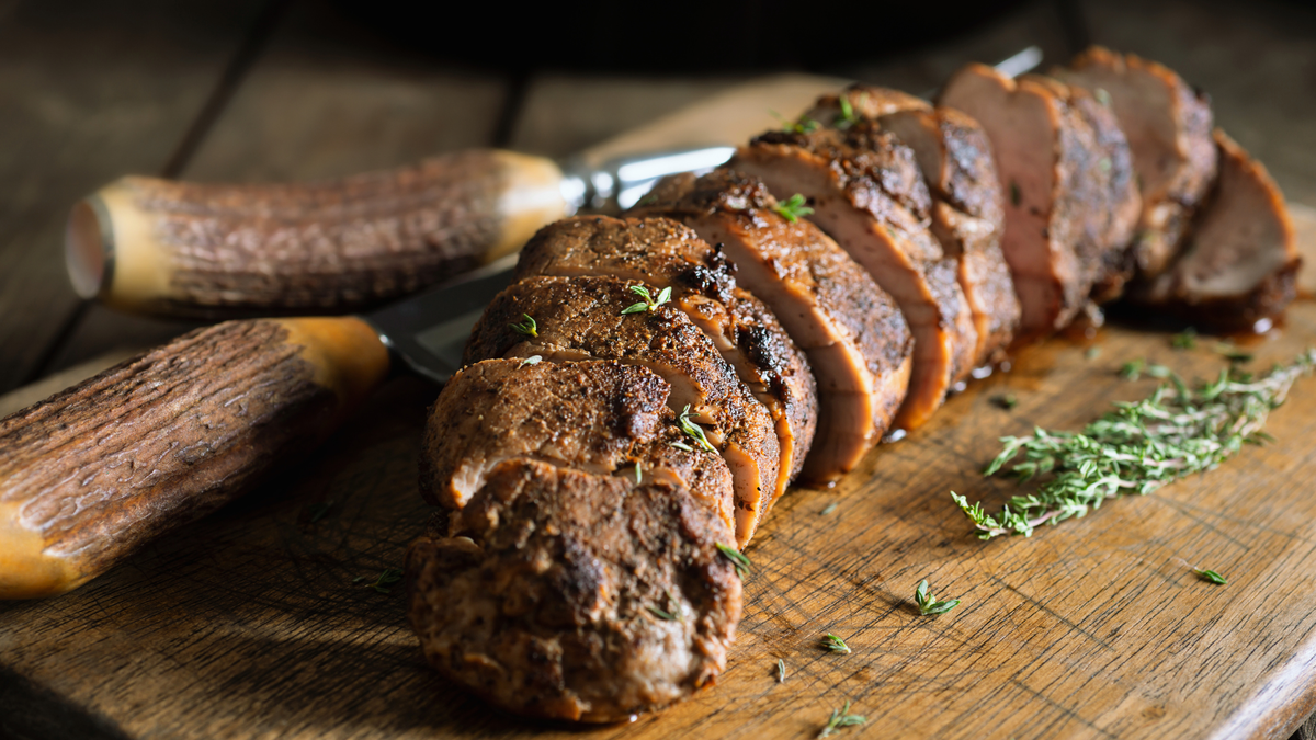 Мясо. Свиная вырезка. Рецепты. Простые рецепты. Фото rudisill от Getty Images Signature/ Canva Pro