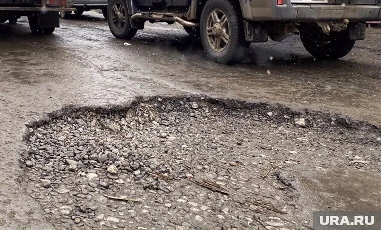 Проезд многие годы находится в ужасном состоянии. Фото: Екатерина Сычкова © URA.RU