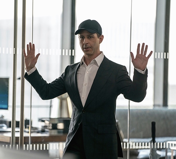    Джереми Стронг. Кадр из сериала «Наследники»