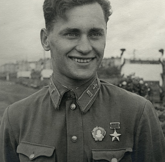 «Скрежет металла. Тряхнуло меня». Как летчик Алексей Катрич совершил первый высотный таран Великой Отечественной?