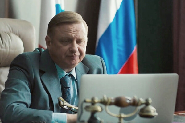 Максим Глотов в кадре из сериала «Балабол» (2021) / «Юнайтед Мультимедиа Проджектс»   📷