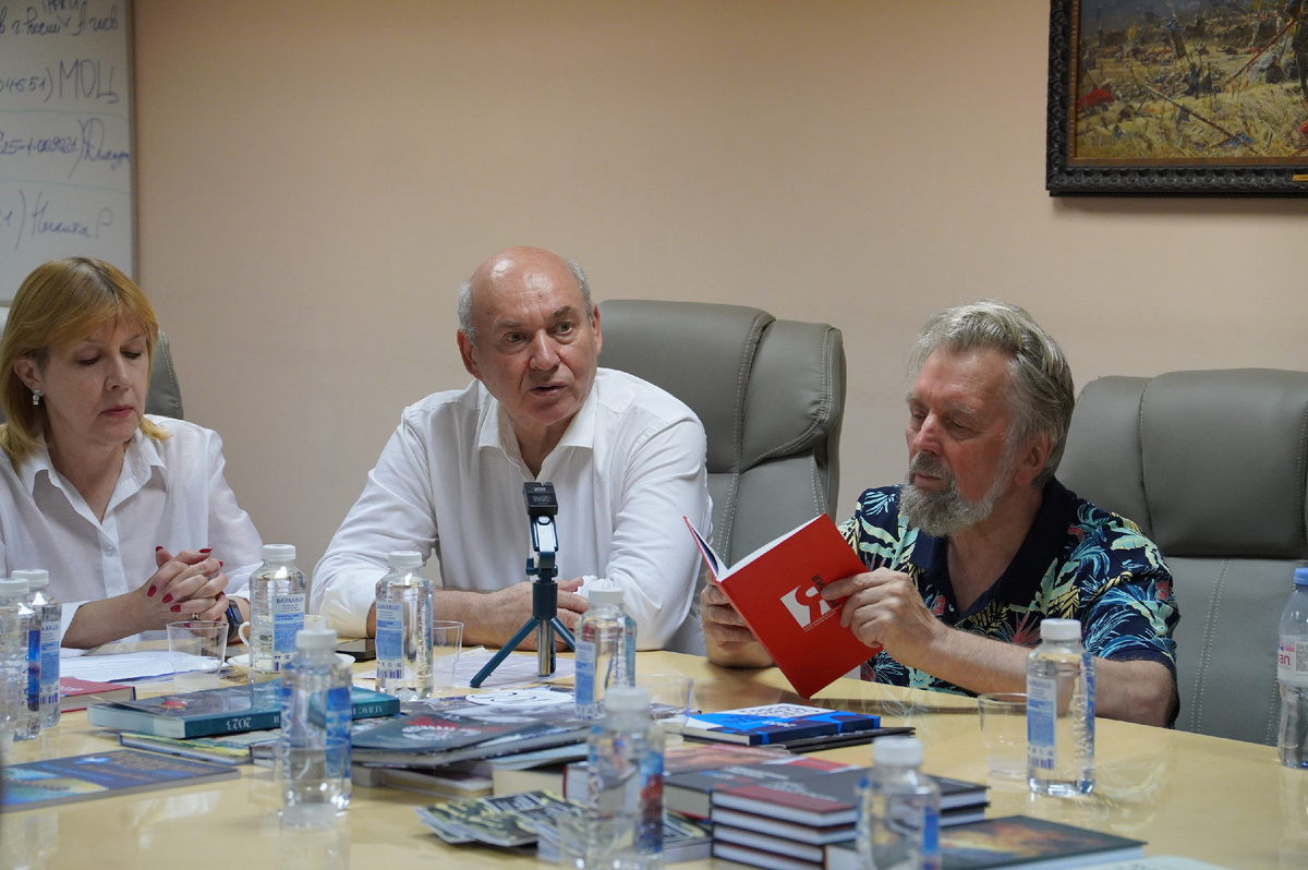 Круглый стол под именем «Память поколений. Рождение героических образов в современном искусстве», организованный Движением "Русская мечта" и Евразийским Художественным Союзом