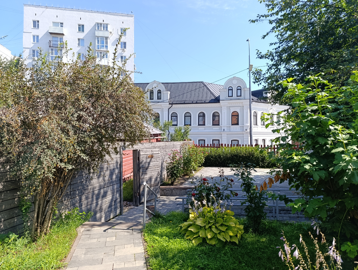 Первый дворик.