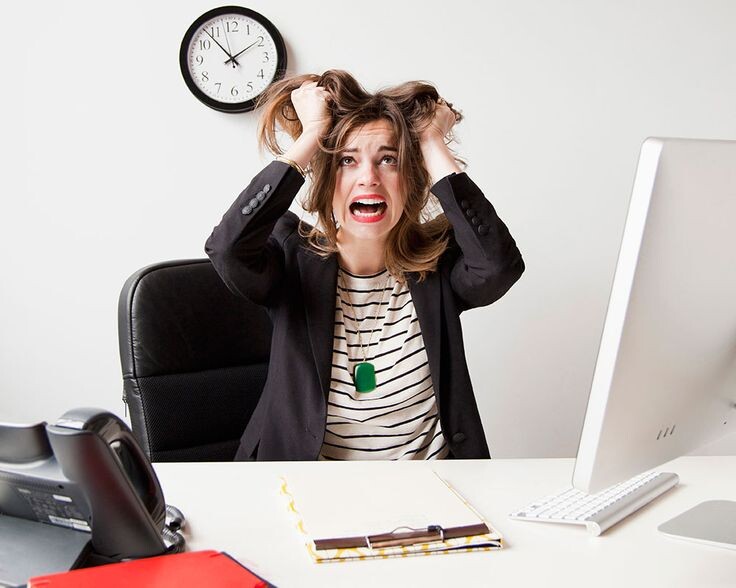 В офисе торговой фирмы появляется интеллигентного вида человек и прямо с порога, радостно улыбаясь, приветствует всех присутствующих: Добрый БЫЛ день! Я из налоговой...