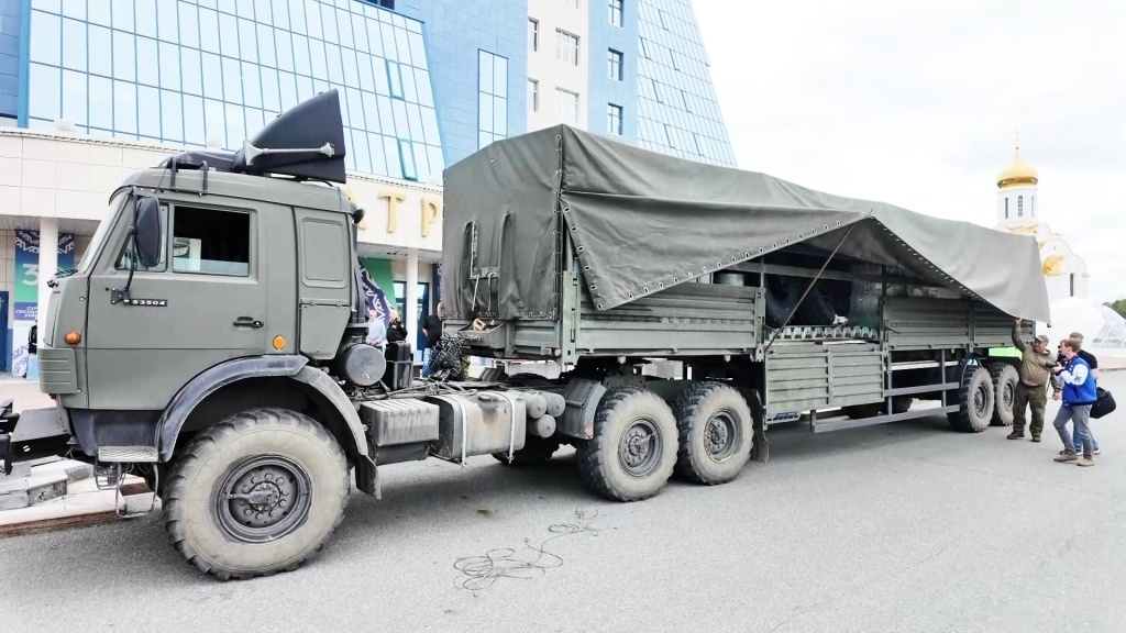    Сургут отправил 20 тонн стройматериалов в зону СВО