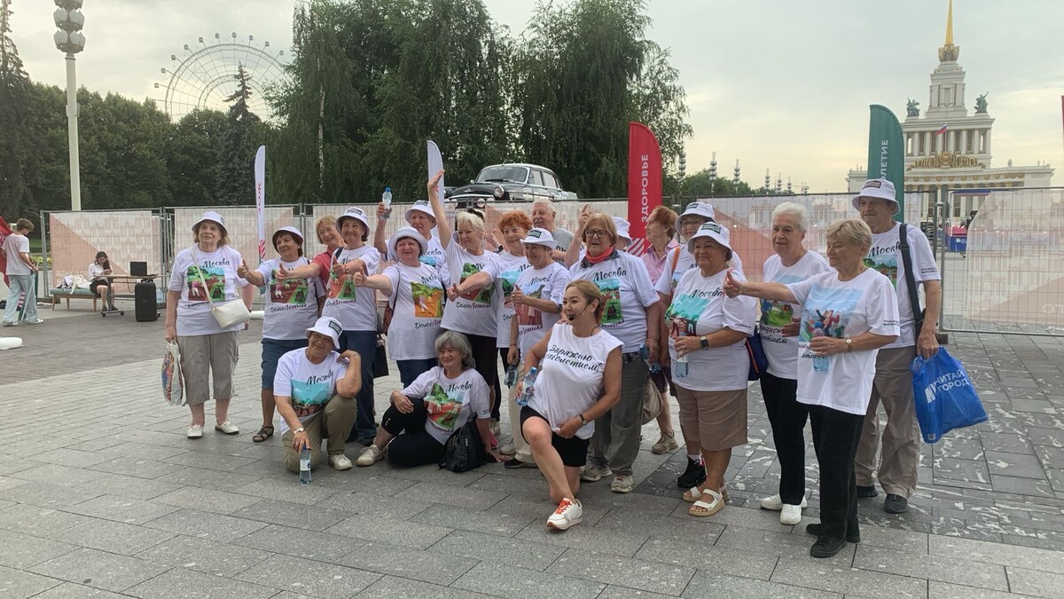 Все довольныи и все смеются. Гимнастика на ВДНХ