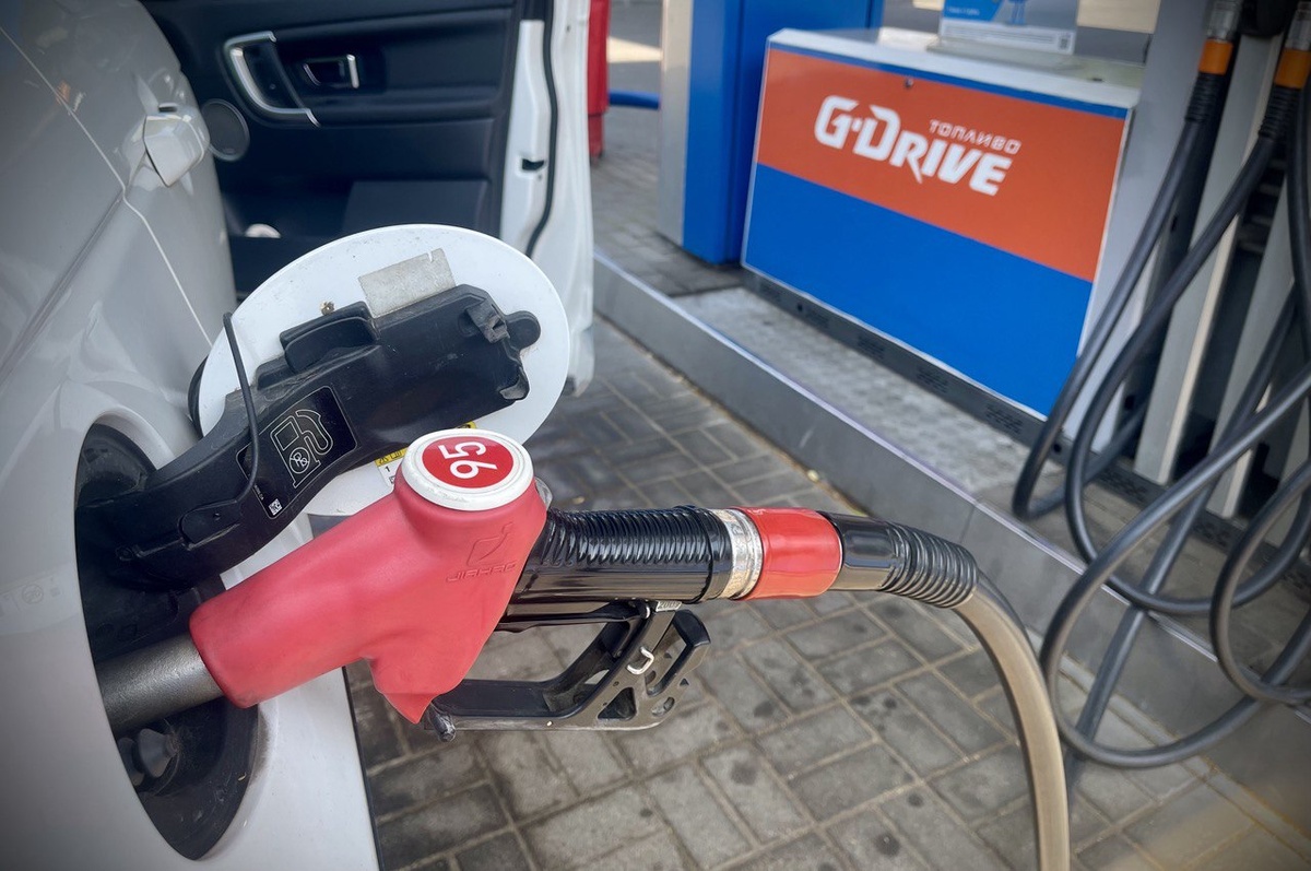 Средняя цена одной заправки автомобиля в РФ увеличилась на 9% и достигла 1288 рублей. Фото: Августинка Алена