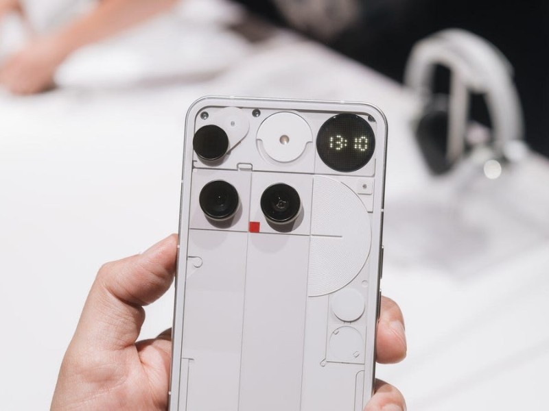    Блогер детально сравнил возможности камер Nothing Phone (3) и iPhone 16 Pro [ВИДЕО]