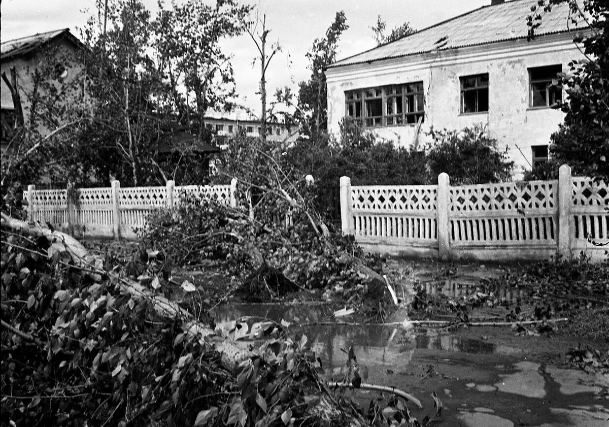 Изображение взято с просторов Интернета. Улица в Чите после прошедшего урагана