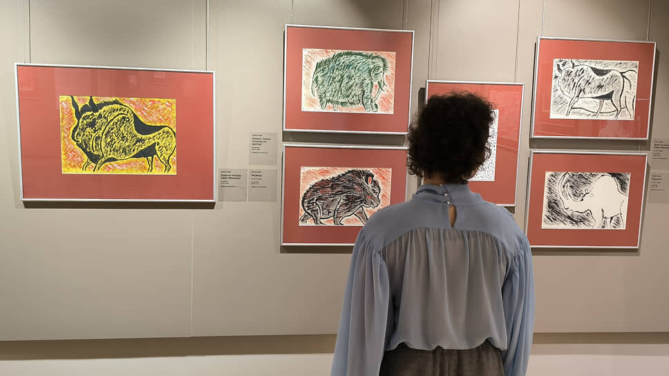 Выставка «НЛО — время неопознанных колокольчиков. Стихографика Михаила Ураева» в Музее наивного искусства в Екатеринбурге.📷Фото: Николай Яблонский / Коммерсантъ