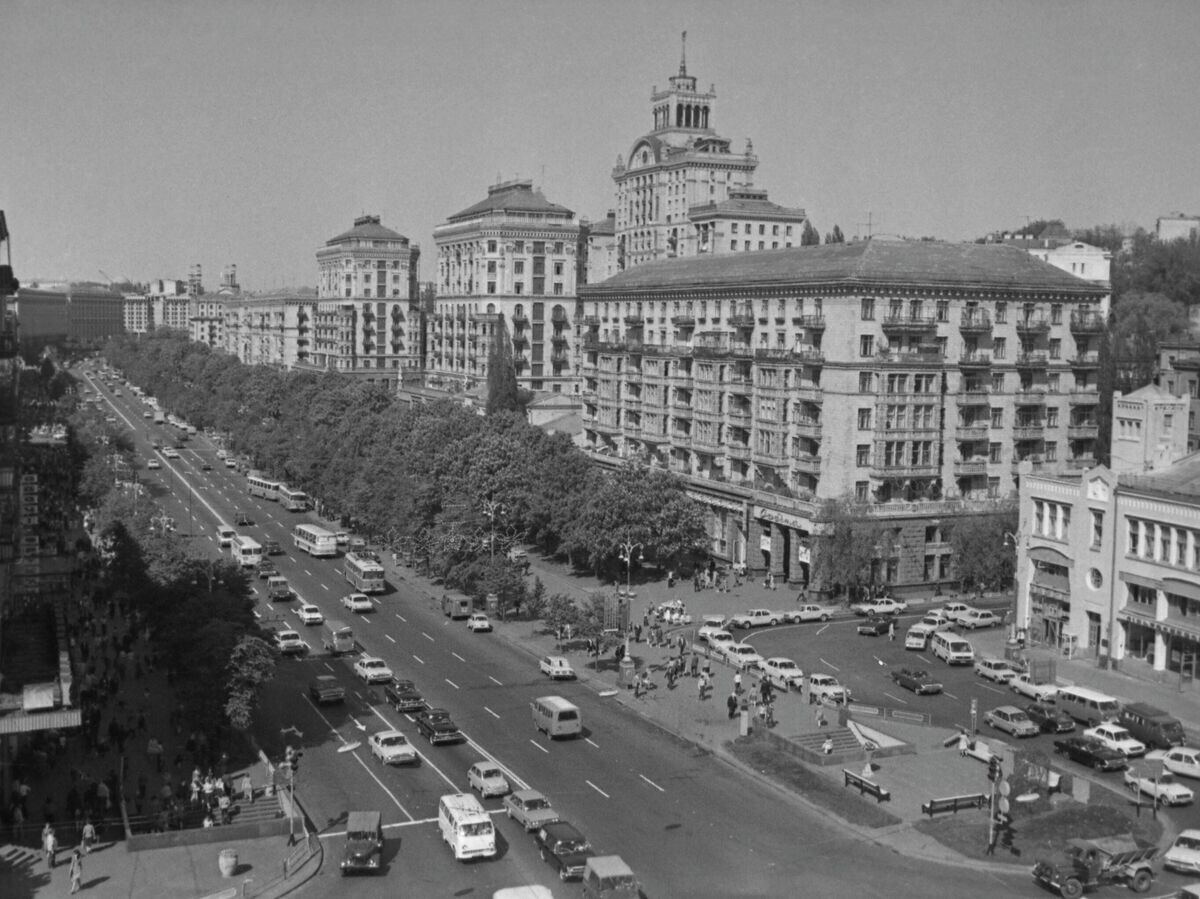    Улица Крещатик в Киеве - столице Украинской ССР © РИА Новости / Игорь Костин