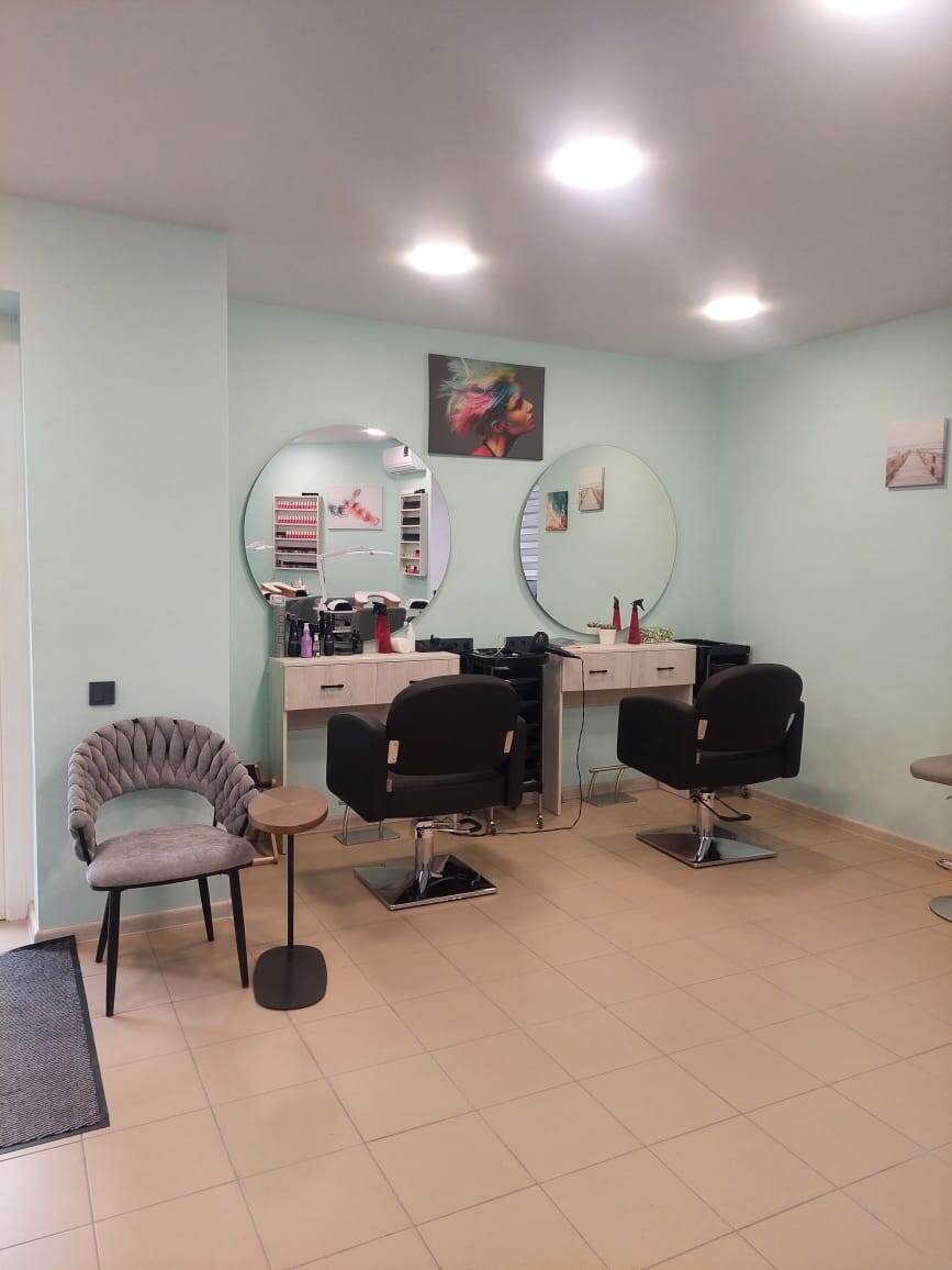Парикмахерский зал в салоне красоты "Волна"
