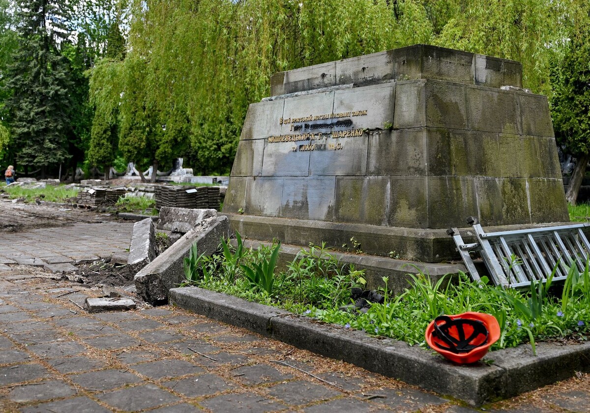    Уничтоженный воинский мемориал «Холм Славы» во Львове / Источник: © Global Look Press