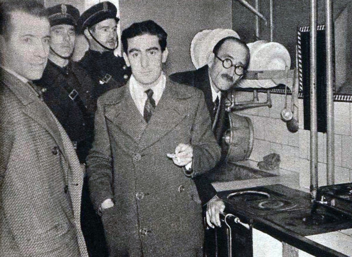 Осмотр места происшествия. (Фото: blogger.googleusercontent.com).