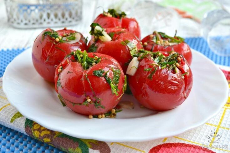 Малосольные помидоры: быстрый и легкий закусочный летний хит!