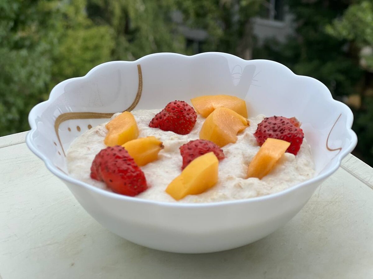 Моя любимая овсяная каша с ягодами и фруктами