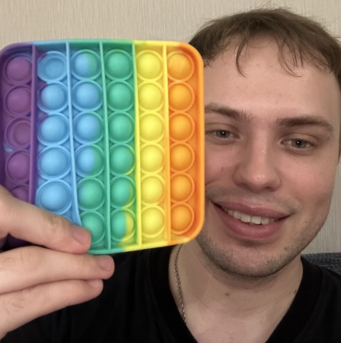 Поп - ит, тренд 2021, сейчас пылится почти у всех дома в детских игрушках