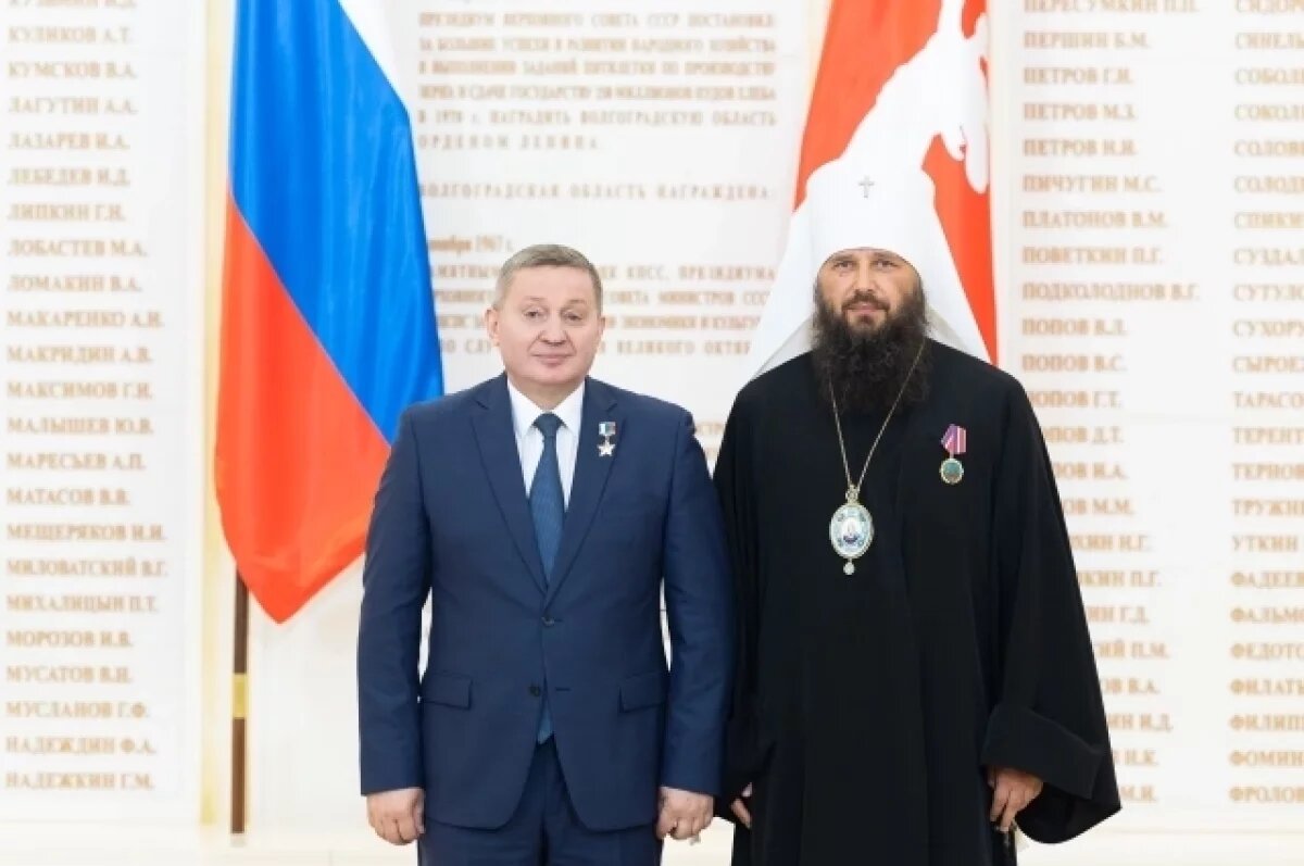   Андрей Бочаров впервые вручил региональную награду орден Невского