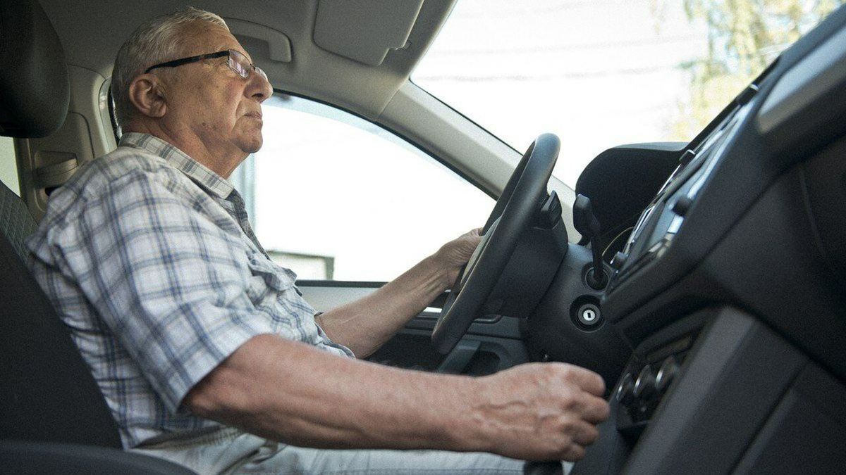Пенсионеры за рулём: забота о безопасности или тихая дискриминация