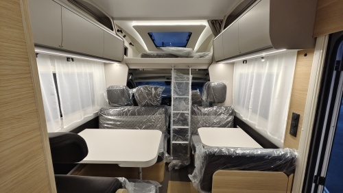 Альковный дом на колесах Adria Coral XL 650 DK - Яхты на колёсах 