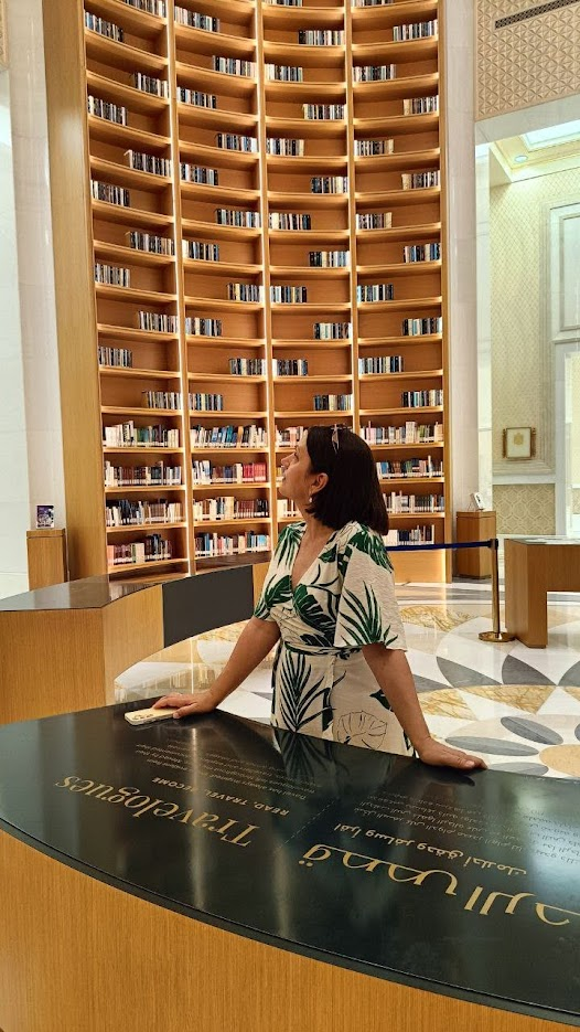 В библиотеке Президентского дворца, Абу-Даби