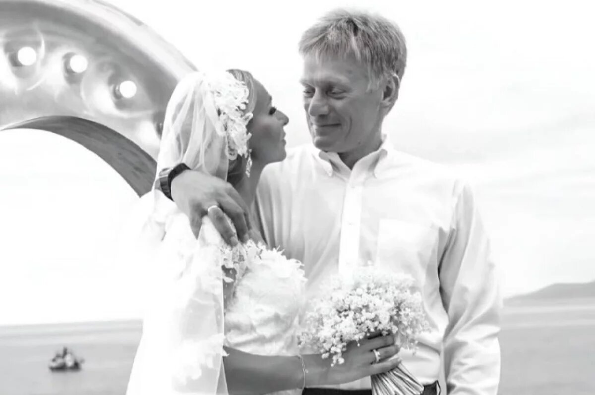    Навка показала редкие фотографии с Песковым по случаю 10-летия брака