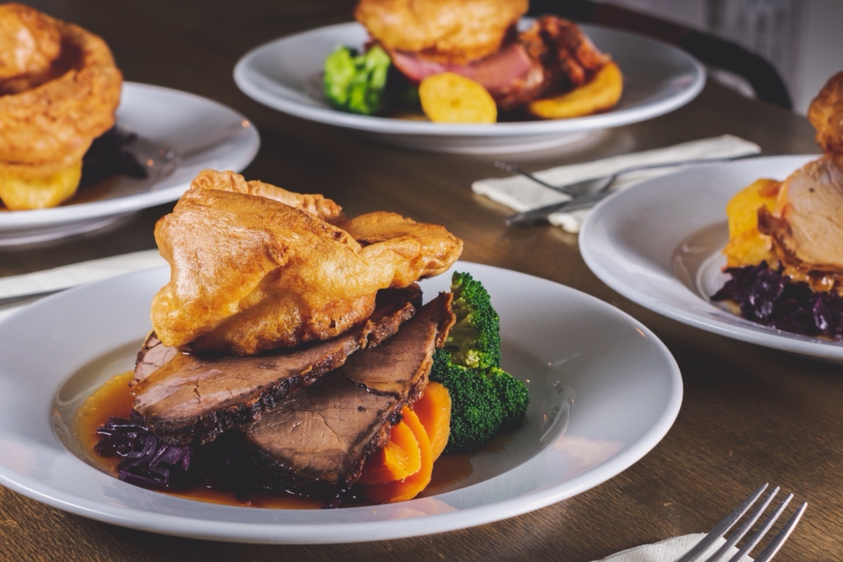 James n' Photography / Shuttersock / FOTODOM📷Ростбиф — визитная карточка традиционной британской кухни и по сей день остается символом воскресного обеда (Sunday Roast) в Англии