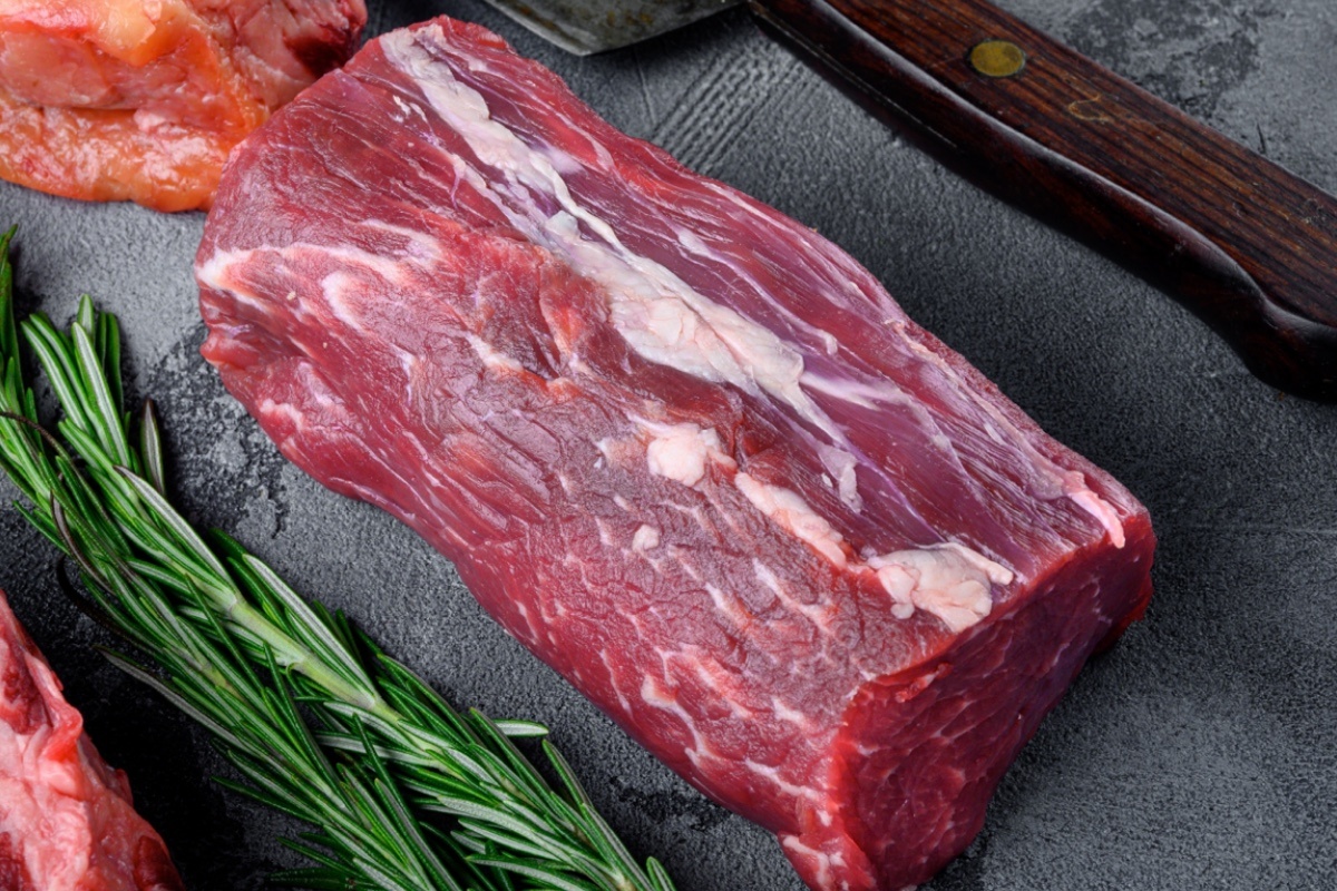 Ilia Nesolenyi / Shuttersock / FOTODOM📷Для приготовления ростбифа подходят практически все части говядины