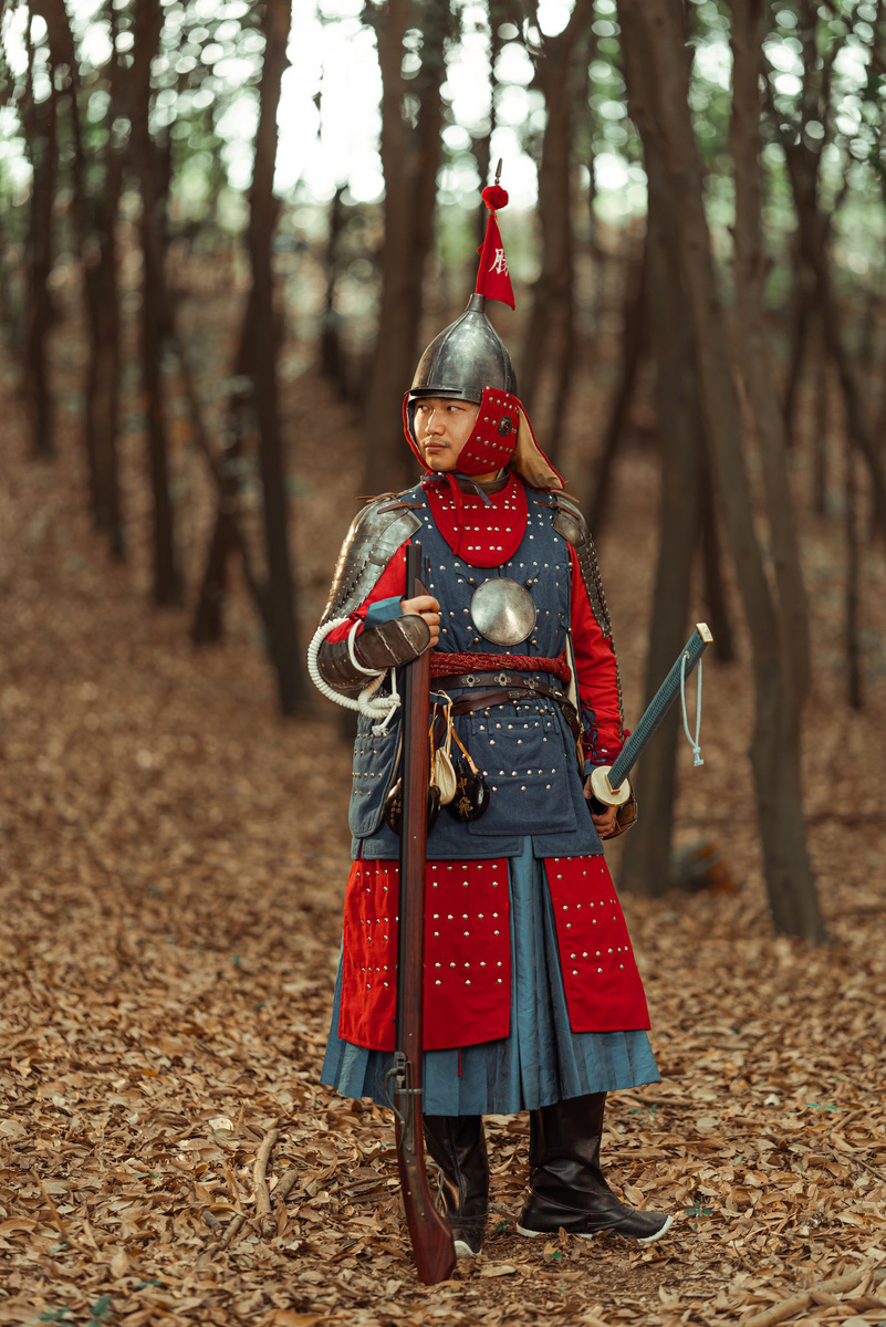 Реконструктор: Цзыю Циши (自由骑士). Доспехи от: Cold Light Armor (寒光甲胄工作室).