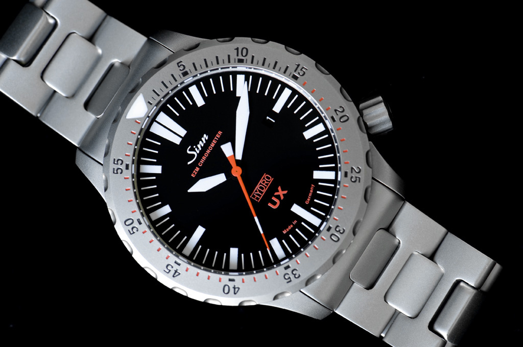    В часах Sinn UX установлен калибр ETA Thermoline 955.652flickr.com