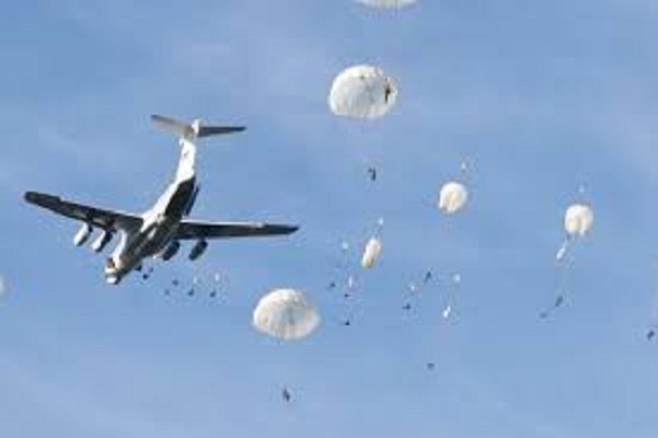 Расплескалась синева, расплескалась Помнишь в детстве на коврах-самолётах