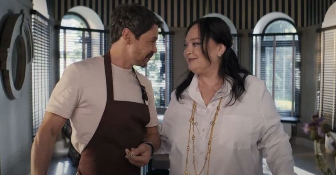 Павел Деревянко и Лариса Гузеева. Кадр из сериала "Три сестры".