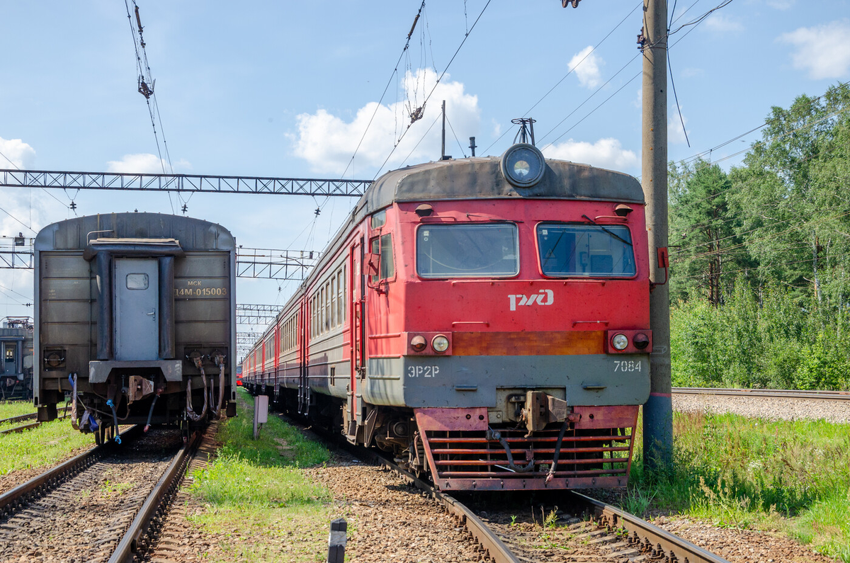 Электропоезд ЭР2Р-7084 в депо Куровская на следующий день после отставки, источник фото https://railgallery.ru/photo/288490, автор Luber81 