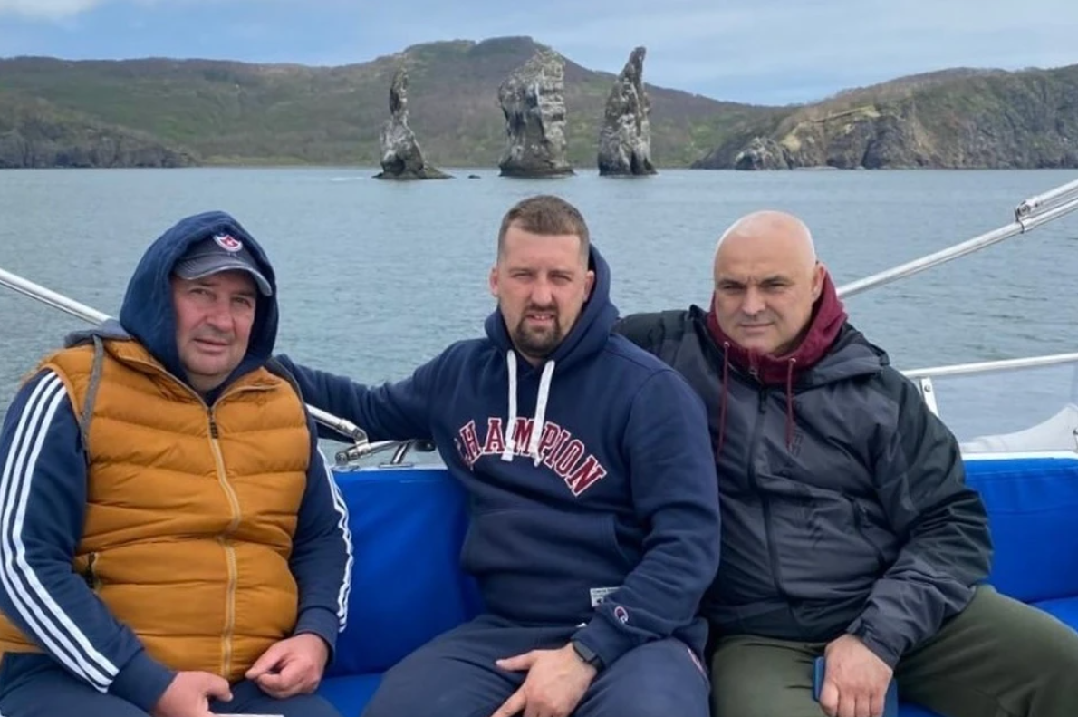    Вадим Дешёвкин с сыном и коллегой / Источник: © Холдинг Афанасий/VK