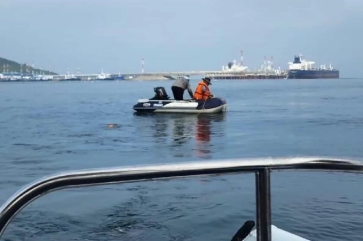    Полиция Находки пришла на помощь пенсионерам на дрейфующей в море лодке