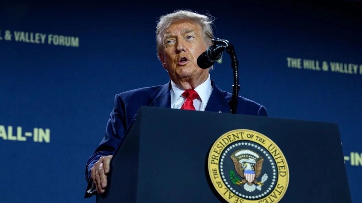 Трамп пояснил, что выступил с заявлением о размещении атомных подлодок для защиты людей. Источник: Пресс-служба Белого дома