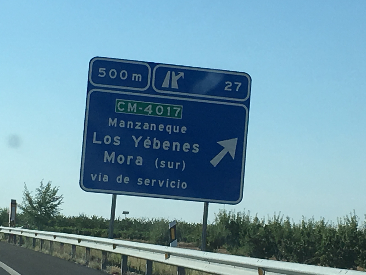 Y в испанском читается, как Й